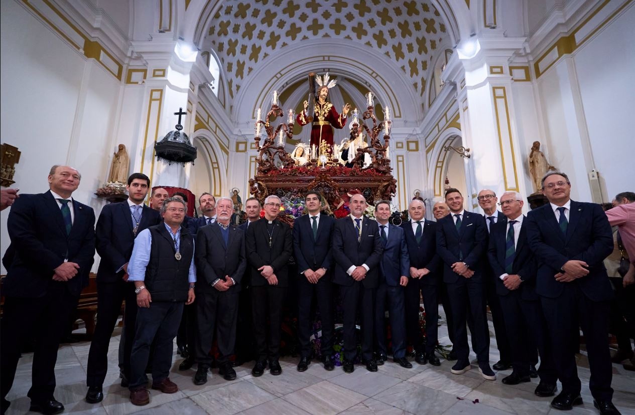 El Real Betis Realiza Su Tradicional Ofrenda Floral A La Hermandad De