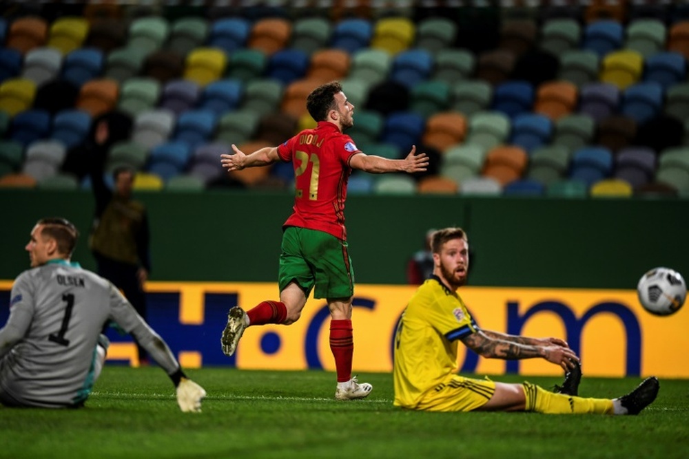 Diogo Jota deixa Portugal e retorna ao Liverpool. AFP