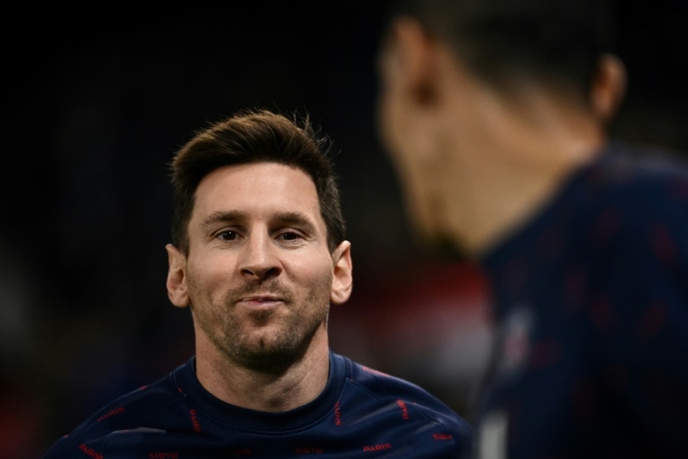 Pastore difende Messi. AFP