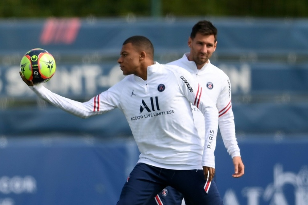 Messi did not want to give Mbappe advice. AFP