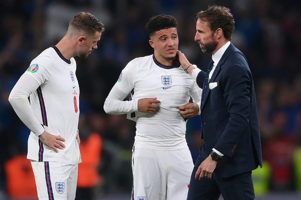 Os antivacina preocupam Southgate. AFP