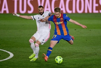 Neither Man Utd or PSG have moved to signal De Jong