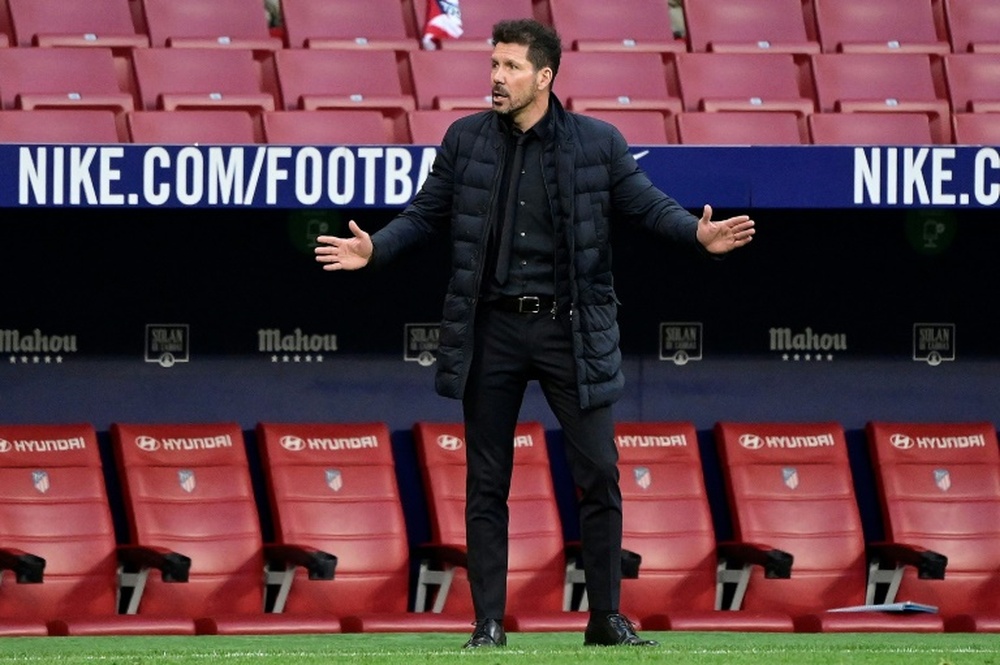 Simeone falou sobre a atualidade em conversa com ex-técnico da Espanha. AFP