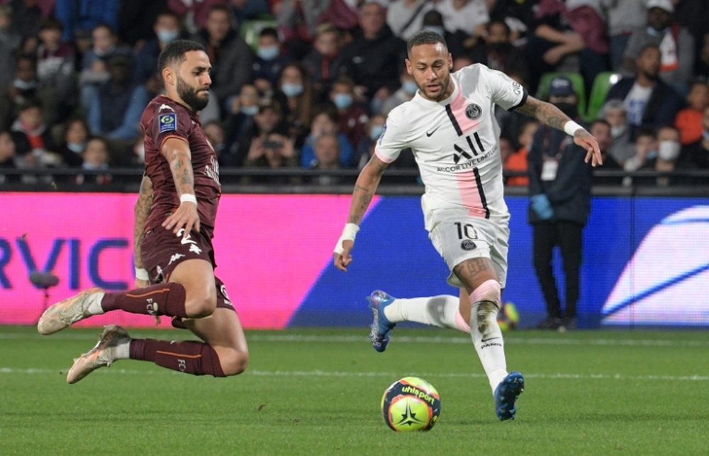 Ney, de luto pelo fim do jogo bonito. AFP