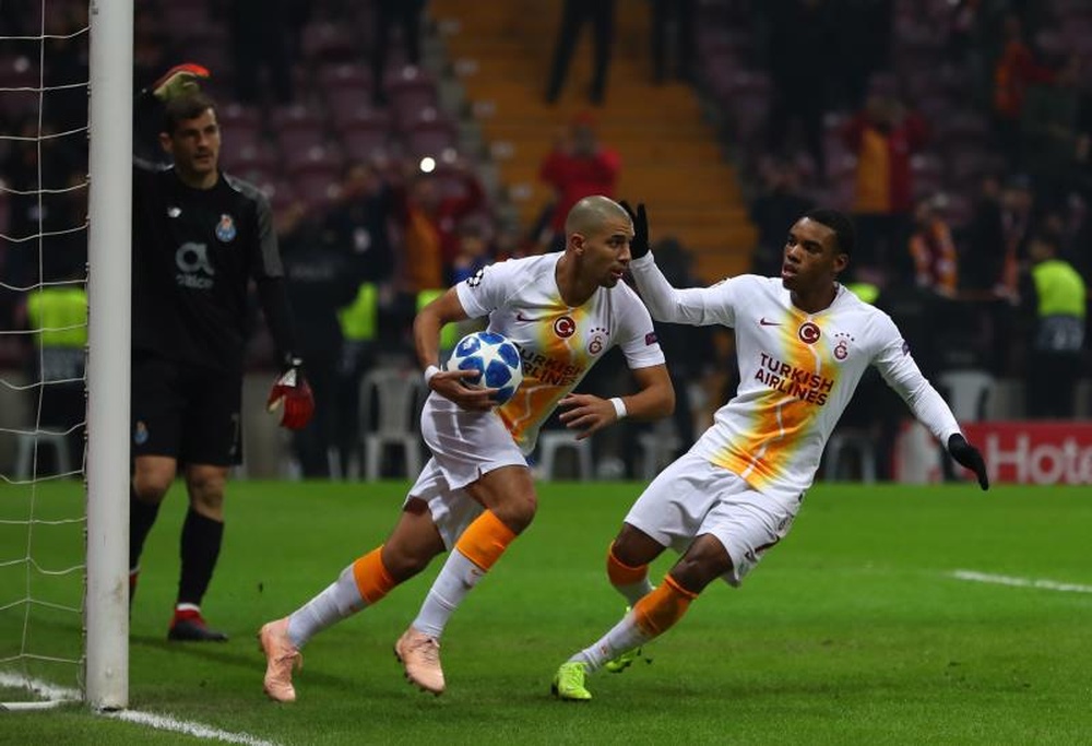 Sofiane Feghouli poussé vers la sortie. afp