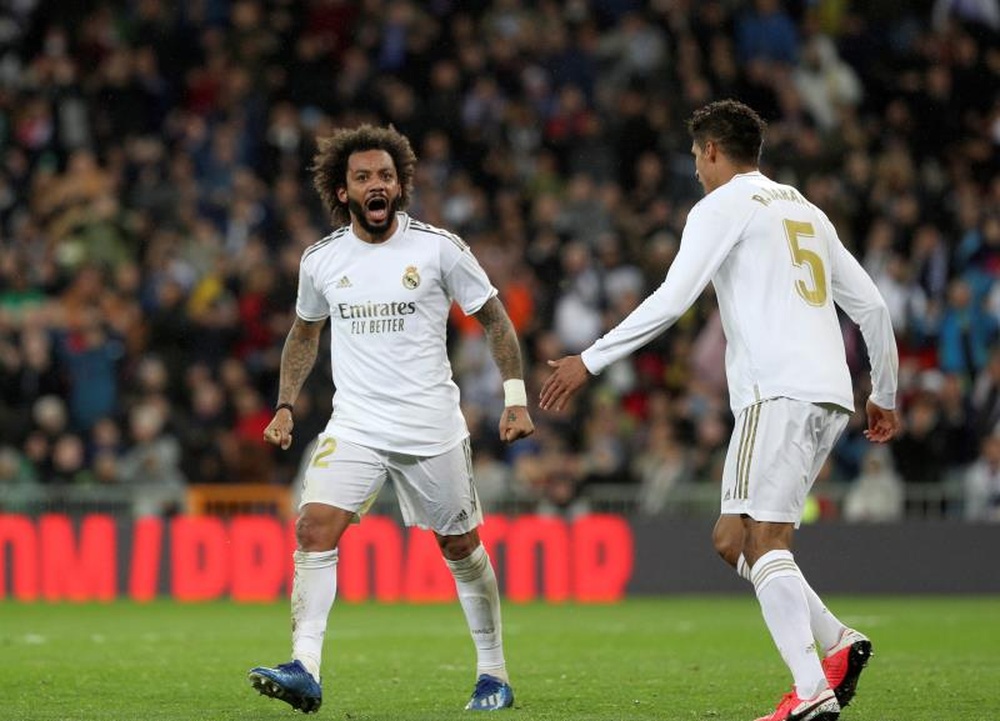 Los defensas del Real Madrid Marcelo (i) y Raphael Varane. EFE