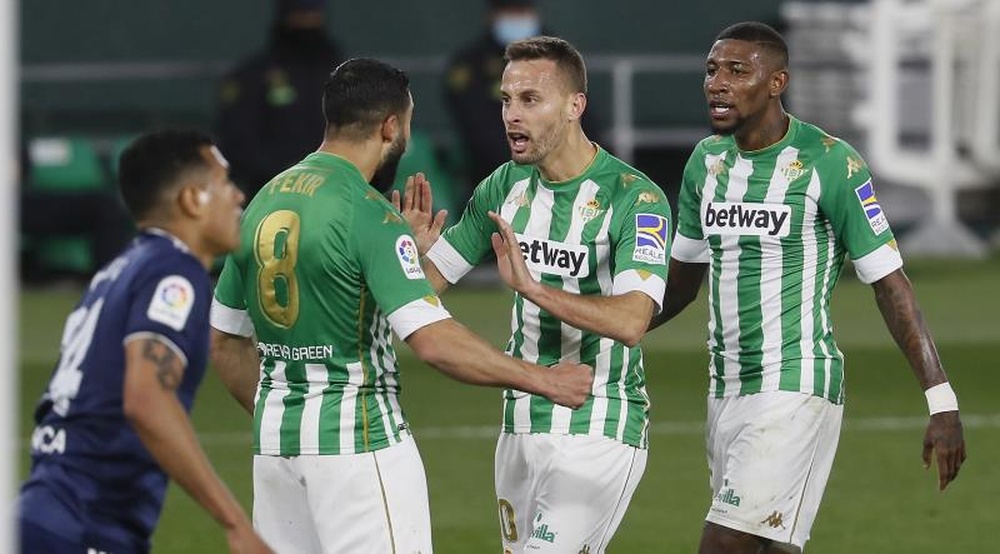 Canales valoró la importancia de seguir en la Europa League. EFE