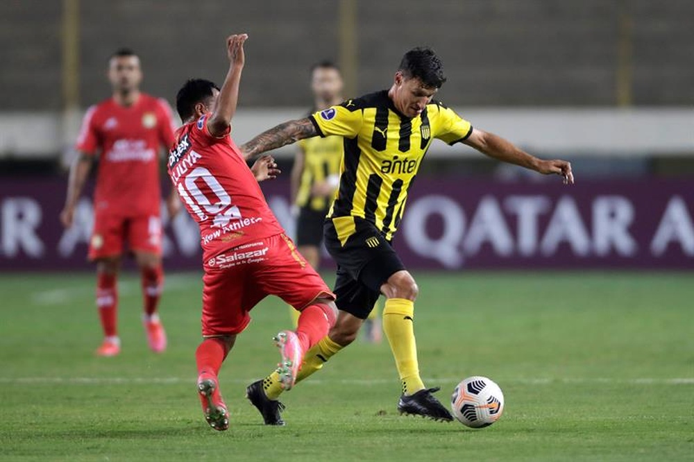 Peñarol se estrella y le da la oportunidad de recortar distancia a sus perseguidores. EFE