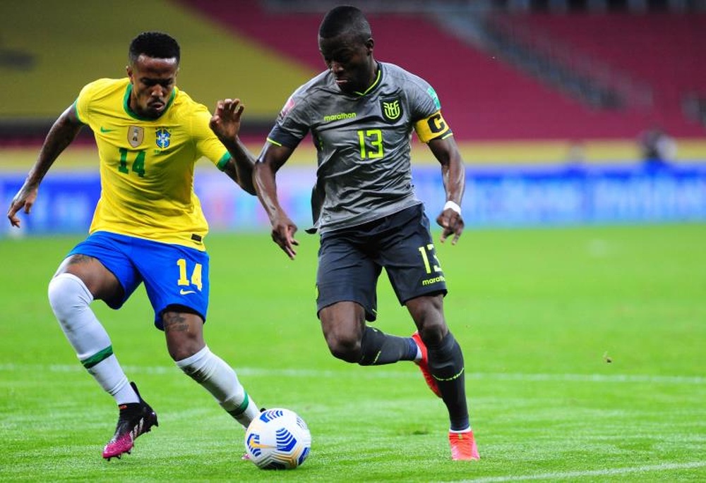 Militão sofre lesão na coxa e desfalca o Brasil contra o Uruguai. AFP