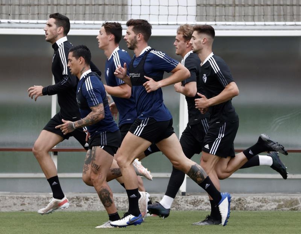 Osasuna se ejercita a dos días de recibir al Valencia. EFE