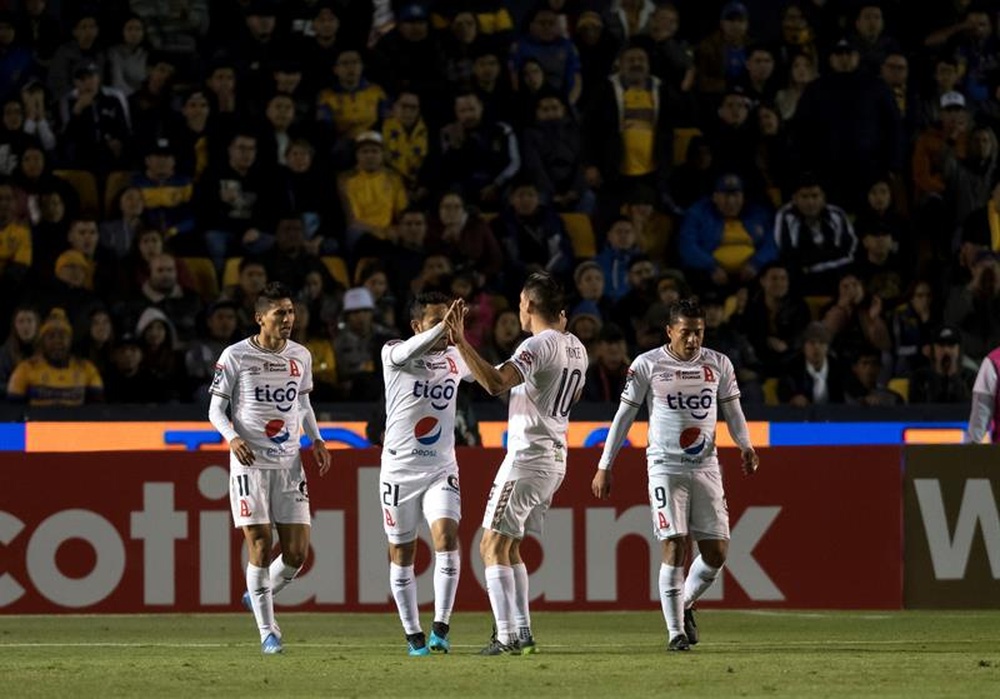 Alianza y Tauro empataron a cero. EFE