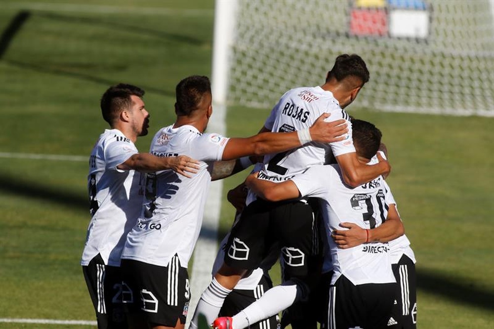 Colo-Colo y Universidad Católica mandan en Chile. EFE