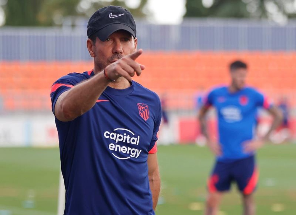 Simeone intentó que Messi fichara por su Atlético. EFE