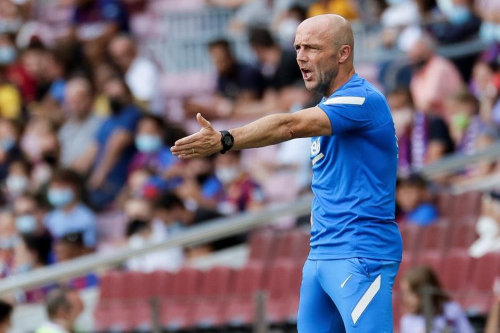 Schreuder cree que el Estadio de Vallecas es muy pequeño. EFE