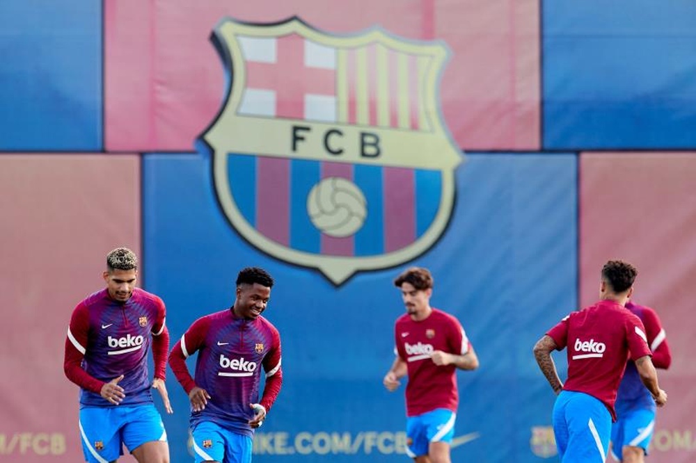 Eto'o está sofrendo com o Barcelona de Koeman. AFP