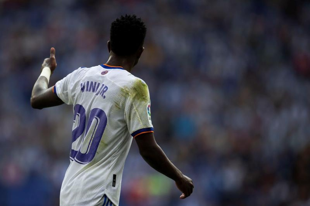 Vinicius comanda o pagode do Real em Kiev. AFP