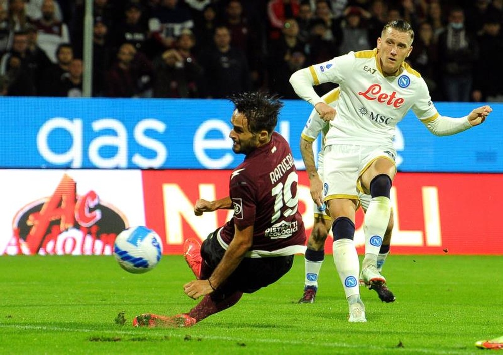 Zielinski decide il derby e riporta il Napoli in vetta. EFE