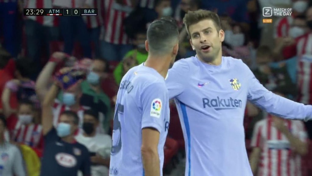 Suarez e Busquets discutono in campo. MovistarLaLiga
