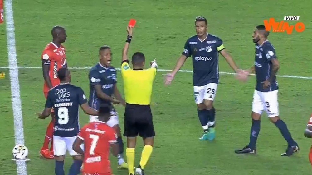Teo y Marlon Torres... ¡expulsados en el descanso por pelearse! Captura/WinSports