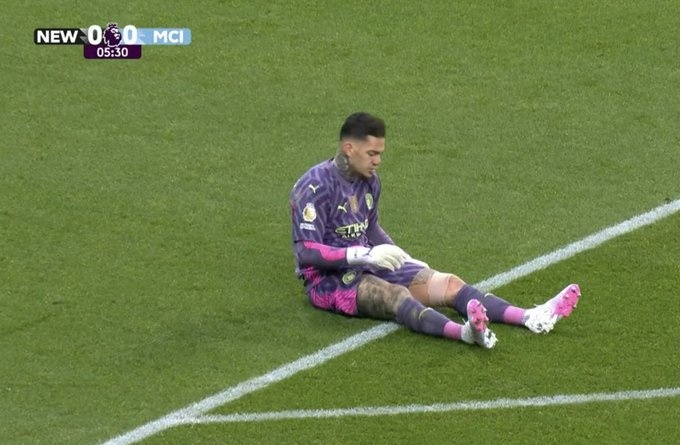 Huge Blow For Man City Ederson Replaced By Injury In The 8th Minute