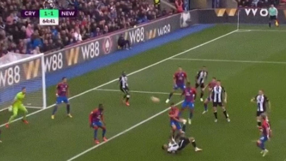 Callum Wilson levelled against Crystal Palace with an overhead kick. Screenshot/DAZN