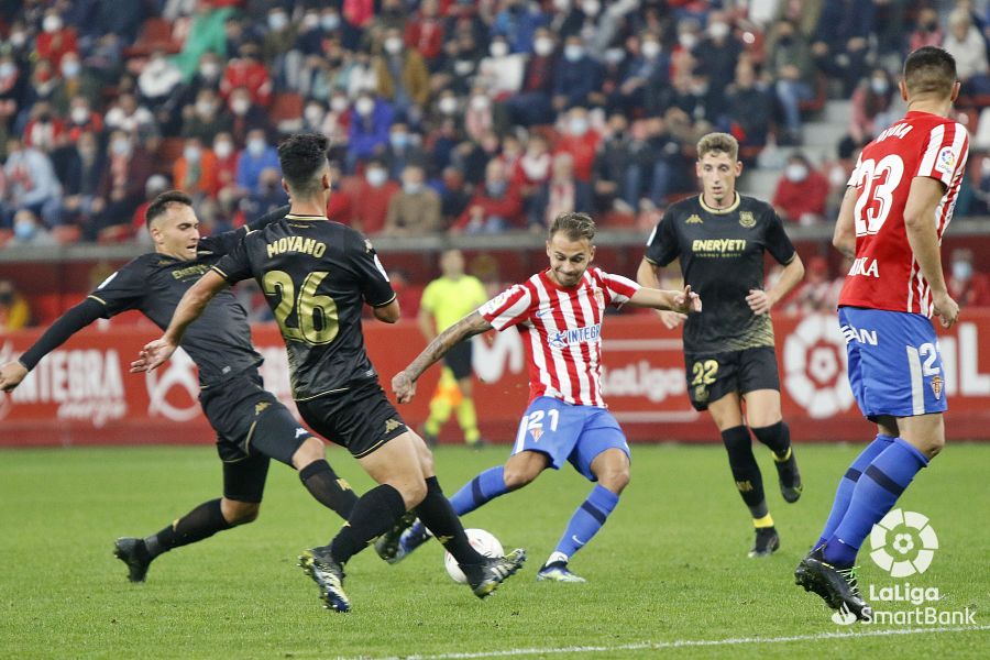 Djuka y una fortuna injusta con Dani ponen líder al Sporting