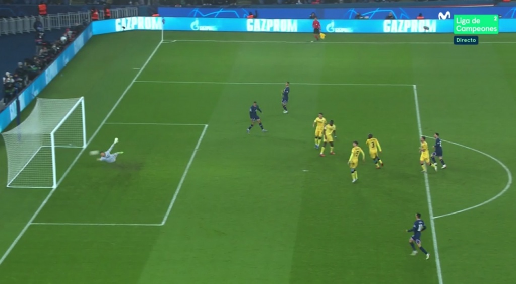 ï»¿Messi joins the party with curling shot into the goal