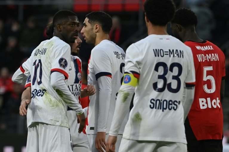 Dembélé adorna la goleada de un PSG con un ojo en Anfield