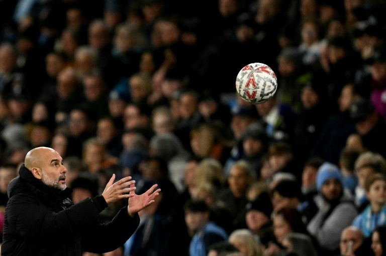 Guardiola culpó de los 20 tiros fuera de su equipo al balón de la FA Cup