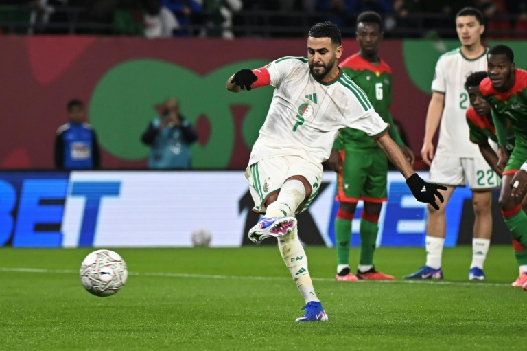 Mahrez asegura los octavos para Argelia