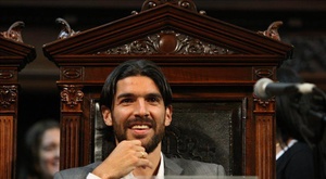 El 'Loco' Abreu entra en la historia del futbol... a su estilo