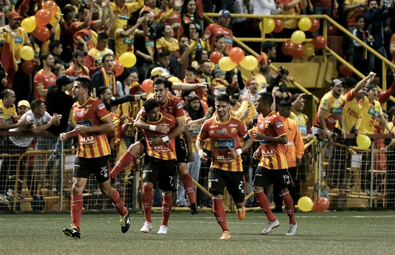 McDonald le pone la corona a Herediano