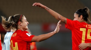 Alexia guía a España hasta el título de la Arnold Clark a falta del Inglaterra-Alemania