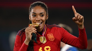 Salma Paralluelo, campeona del mundo por 3