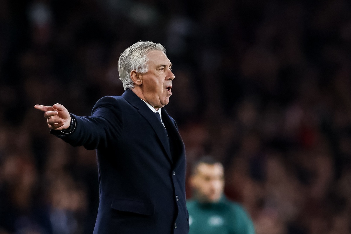 Ancelotti no dio al Madrid por muerto y elogió a Vinicius