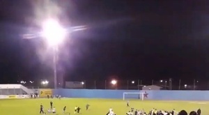 La afición de Pergamino condena a su equipo al descenso y a un año sin jugar
