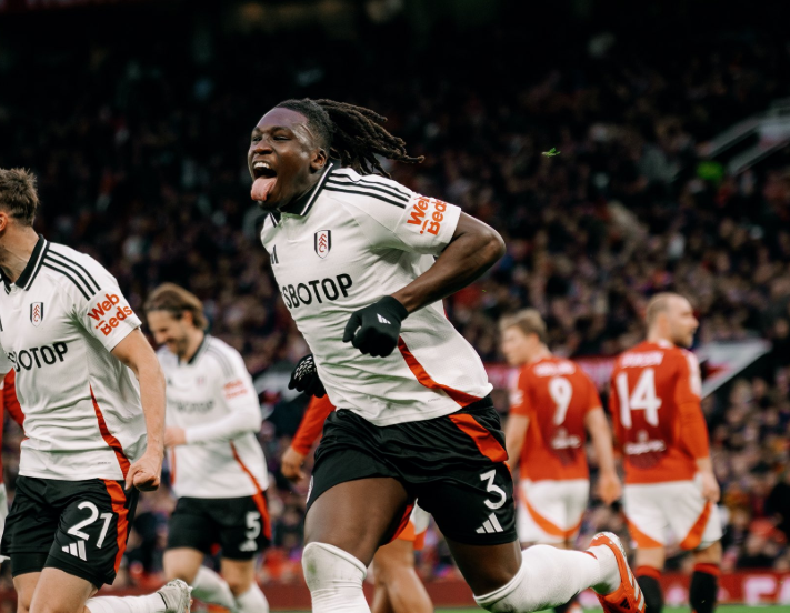 El Fulham y la Premier denuncian los insultos racistas contra Bassey