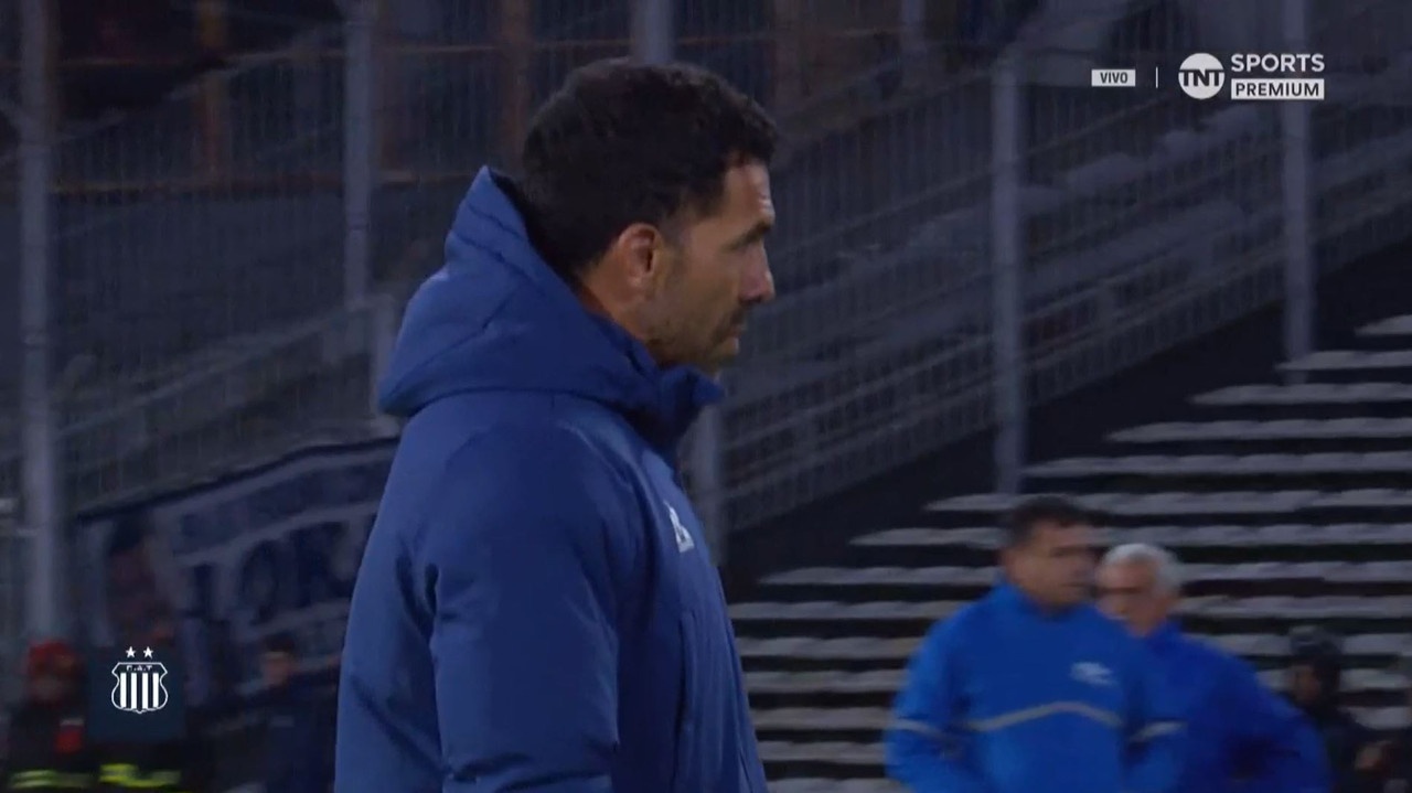 Tévez exige un '9' mientras Talleres se queda a cero entre insultos
