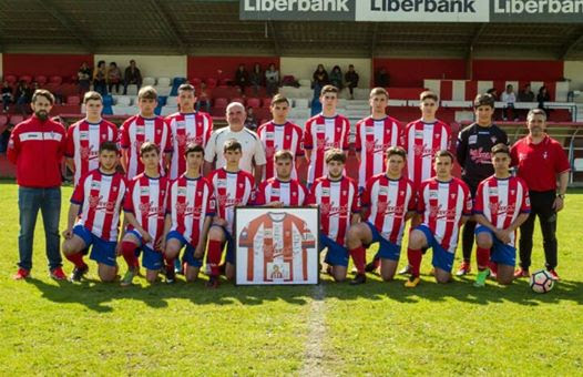 El vestuario del Navia juvenil, unido frente al dolor