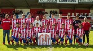 El vestuario del Navia juvenil, unido frente al dolor