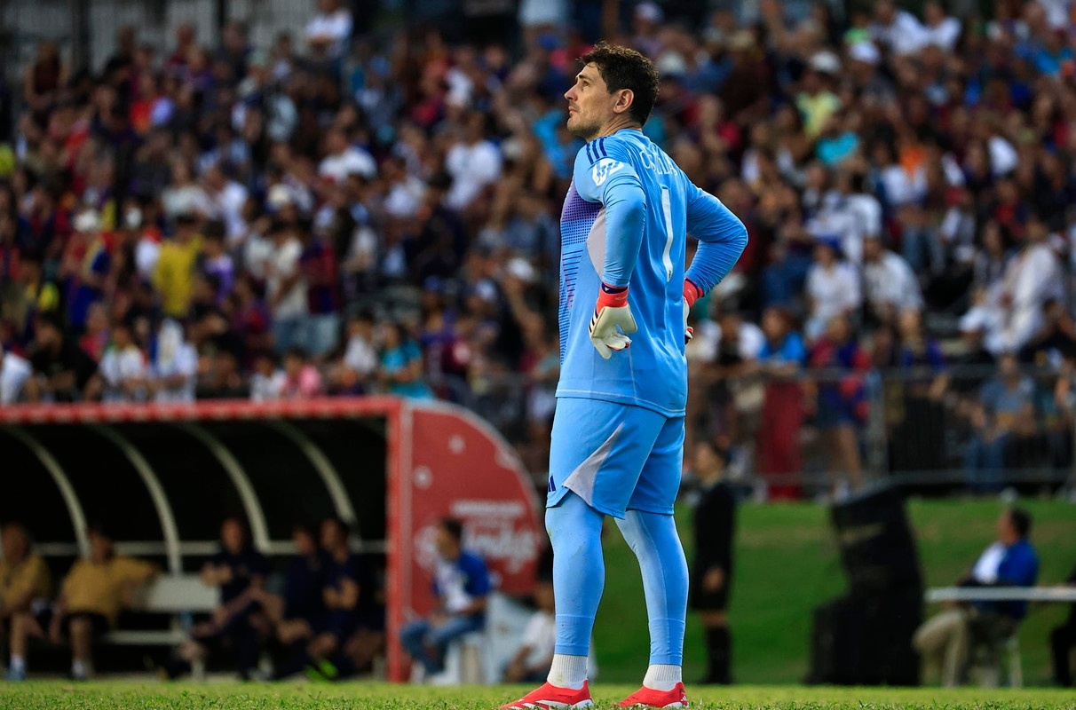 Mendieta y Casillas animan un 'Clásico' de leyendas que se lleva el Madrid en penaltis