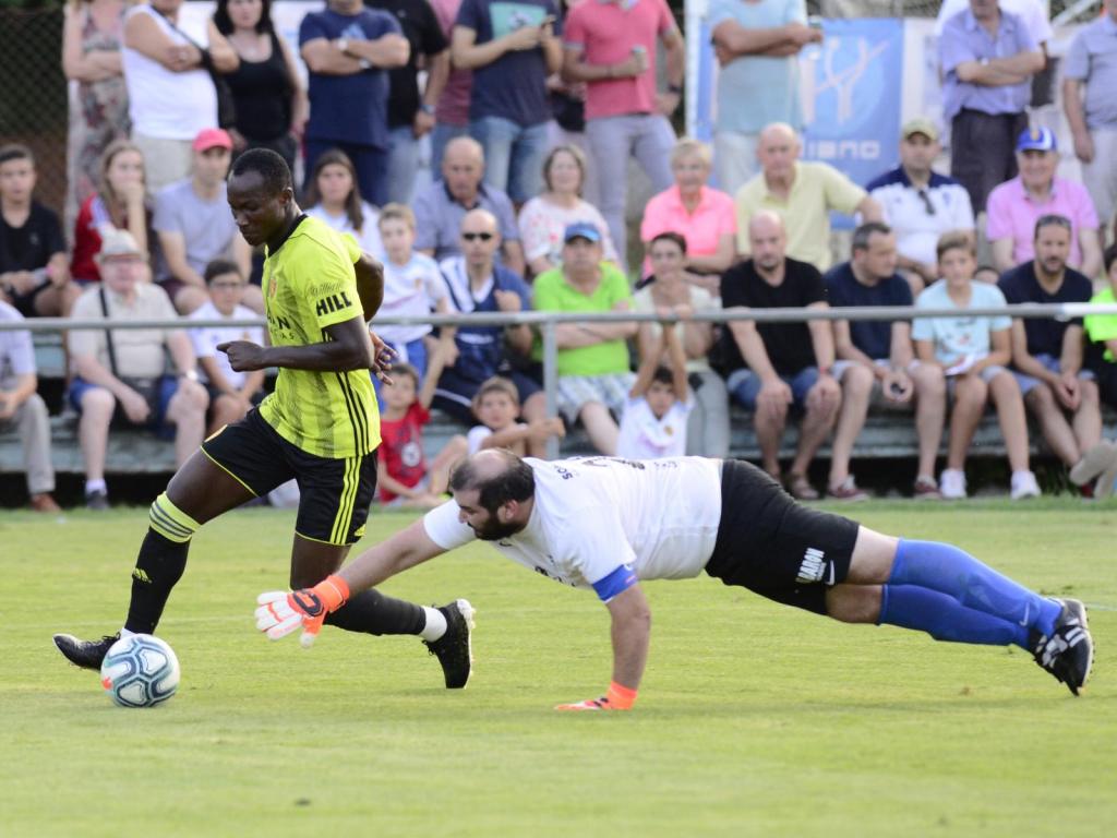 Dwamena, con seis goles, lidera a un Zaragoza arrollador