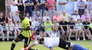 Dwamena, con seis goles, lidera a un Zaragoza arrollador