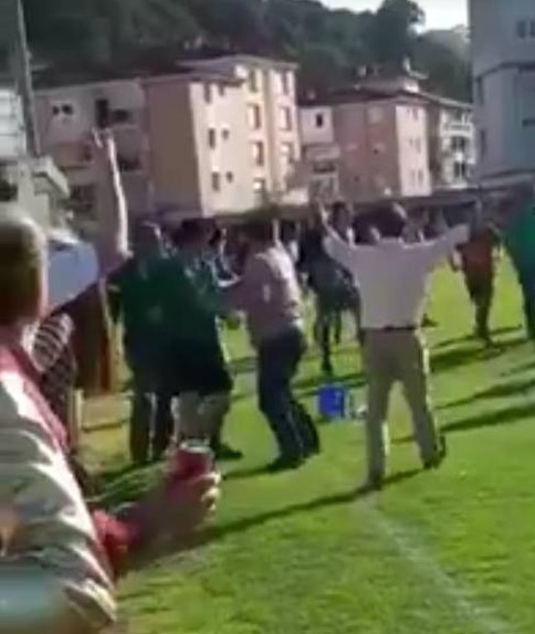 Nueva pelea en el fútbol base entre afición y jugadores