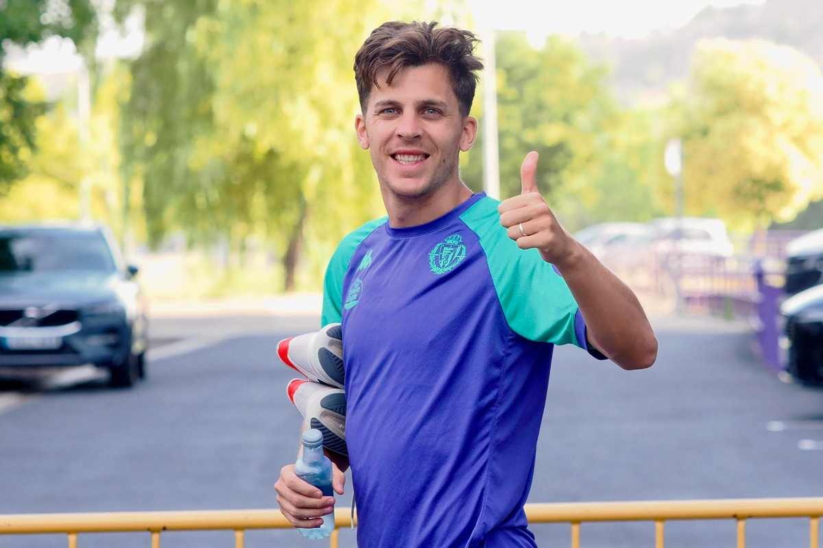 A los extremos que somos malos, al final, nos recolocan como laterales