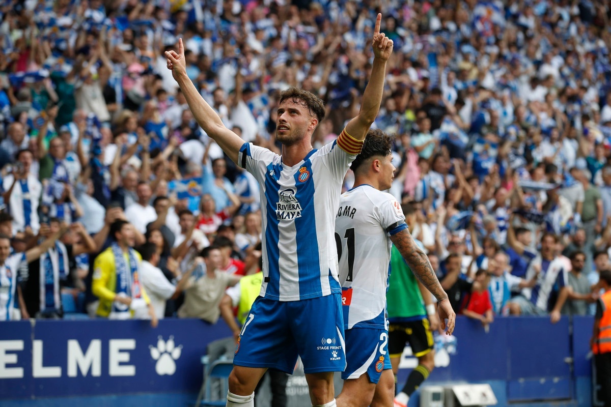 La capa de Puado es la bandera del Espanyol