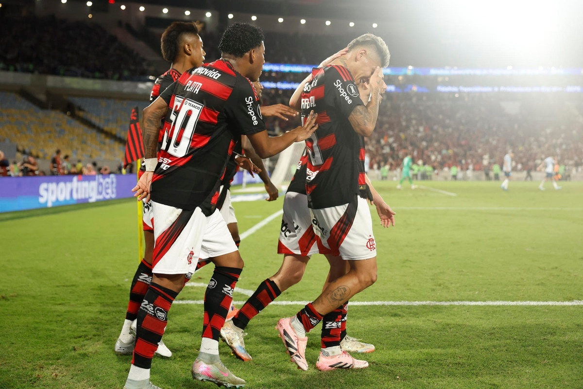 Si Palmeiras resbala, Flamengo tropieza