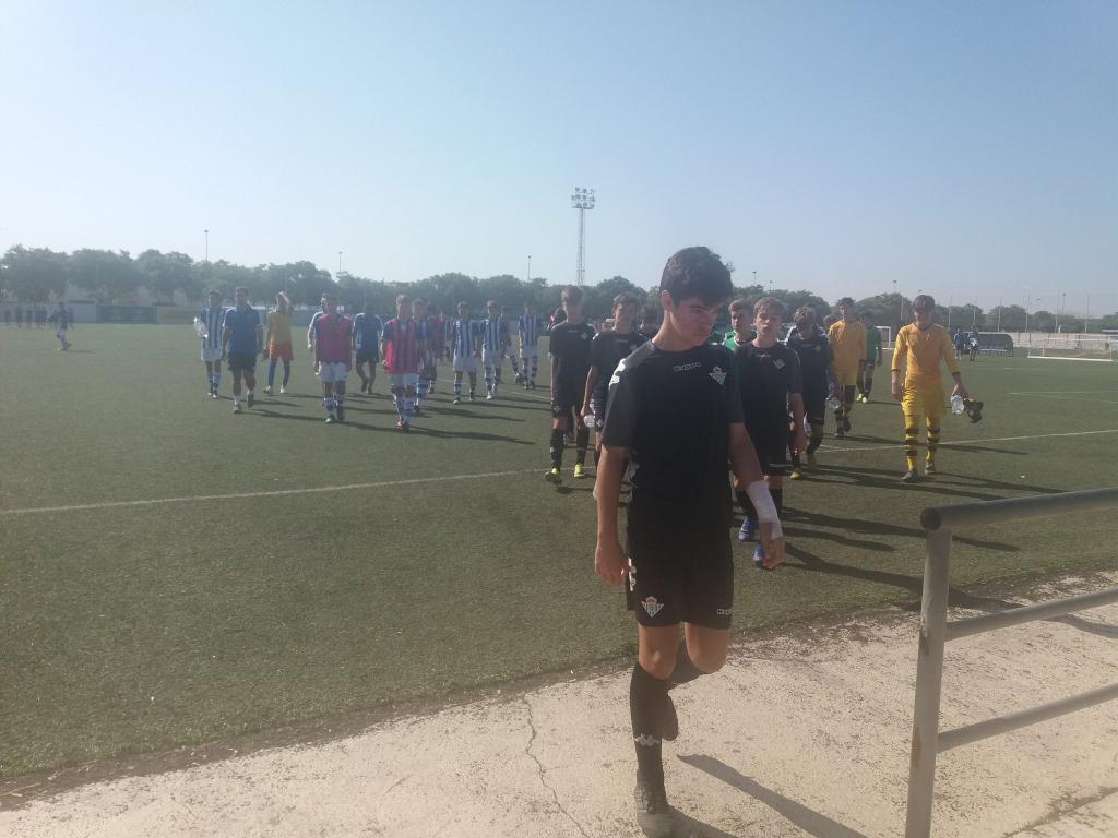 Un cadete del Betis acaba en el hospital tras recibir un golpe en la cabeza