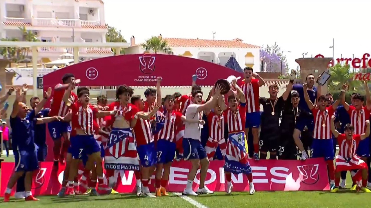 Doblete de Torres: el Atleti suma la Copa a la Liga