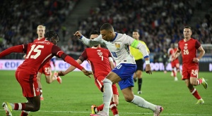 Canadá le plantó cara a Francia mientras su Premier sigue en liza